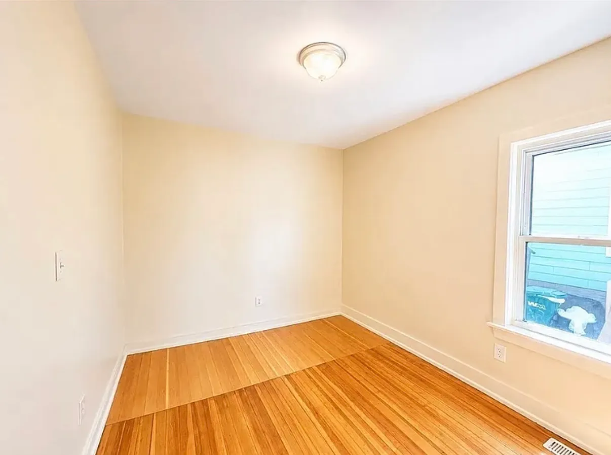 10 Valley Ave — Photo 3