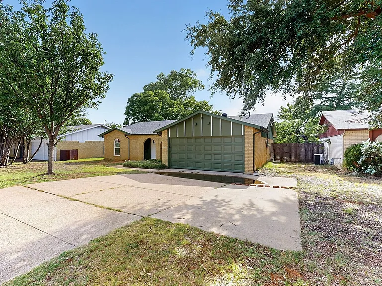 2606 Hilldale Blvd — Photo 4