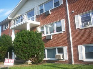 7655 43rd St APT 2, Lyons, IL 60534