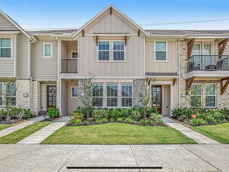 18225 Crystal Knoll Dr — Photo 1