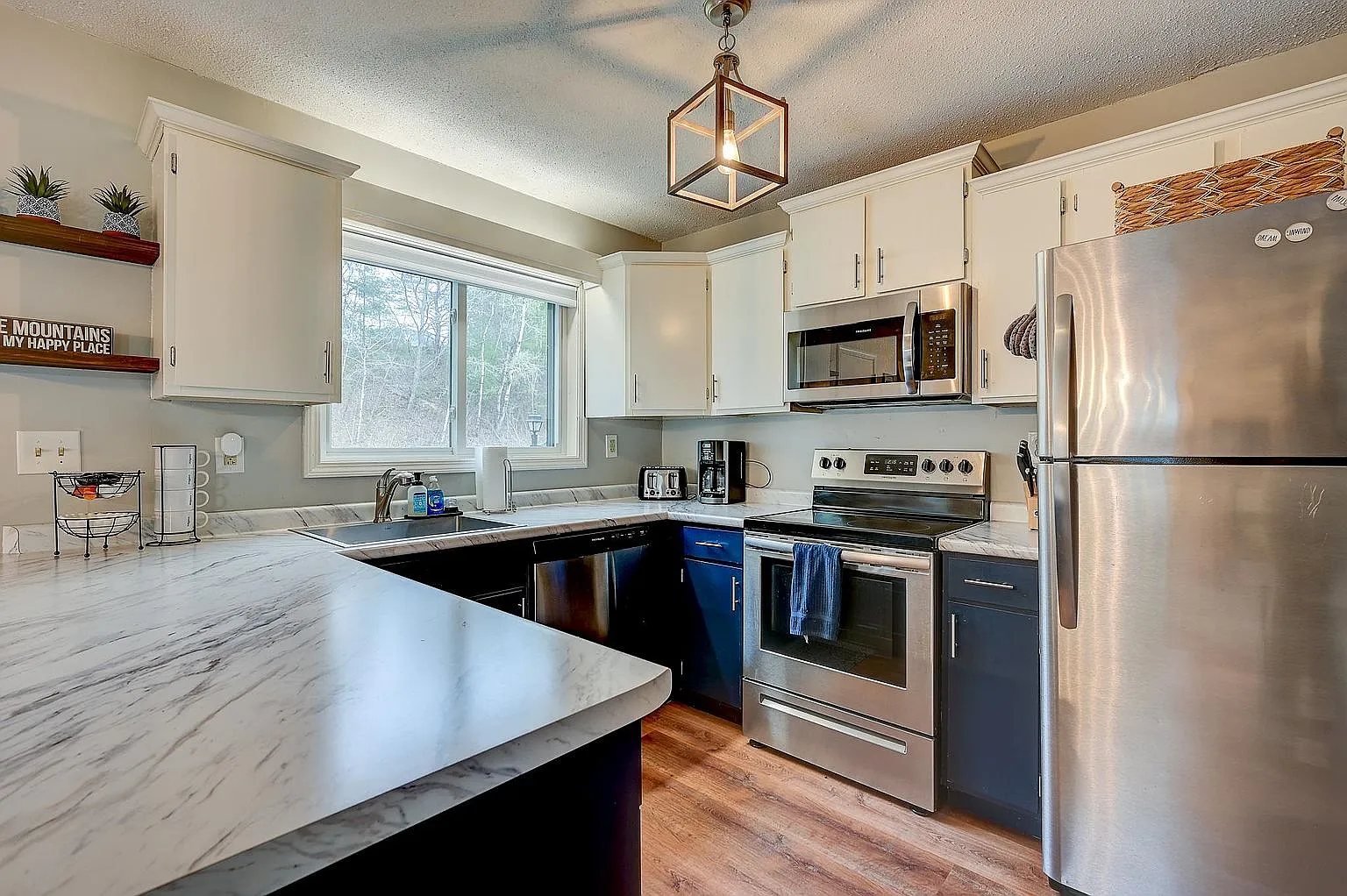 3 bed, 1.5 bath, 1364 sqft, $2,700 — Photo 4