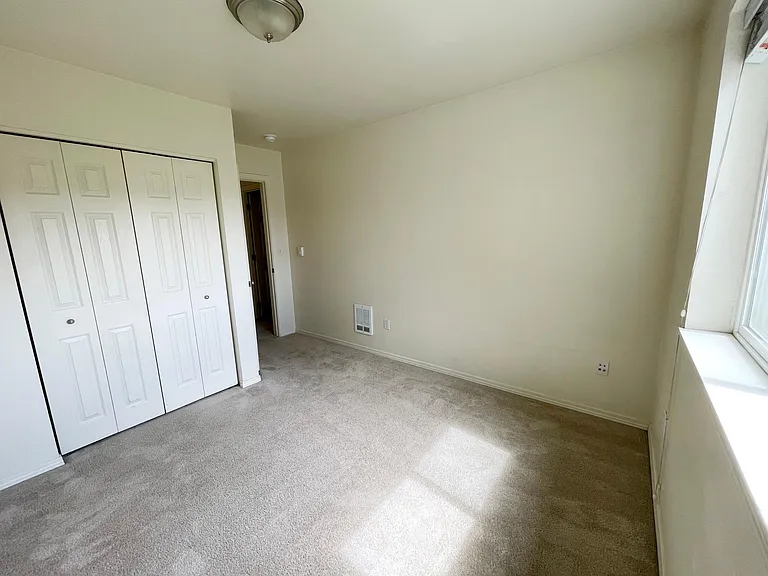 322 NE Maple St #11 — Photo 8