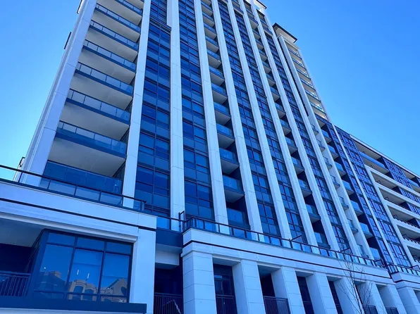 8 Cedarland Dr #826, Markham, ON L6G 1E3