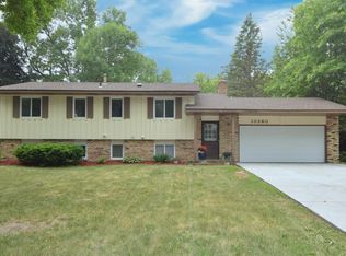 10260 Yorktown Ln N, Maple Grove, MN 55369