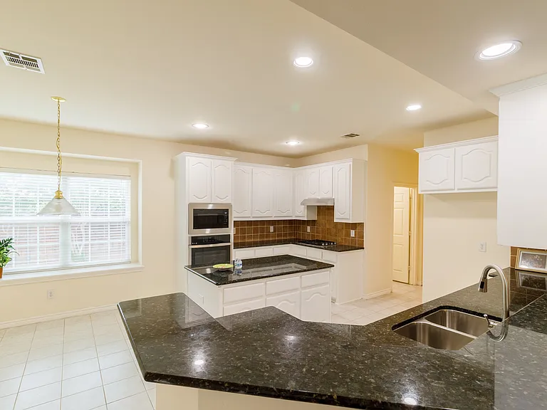 103 Westminister Ave — Photo 14