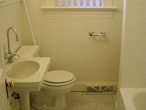 3rd image of 3415 Magnolia Ave #A