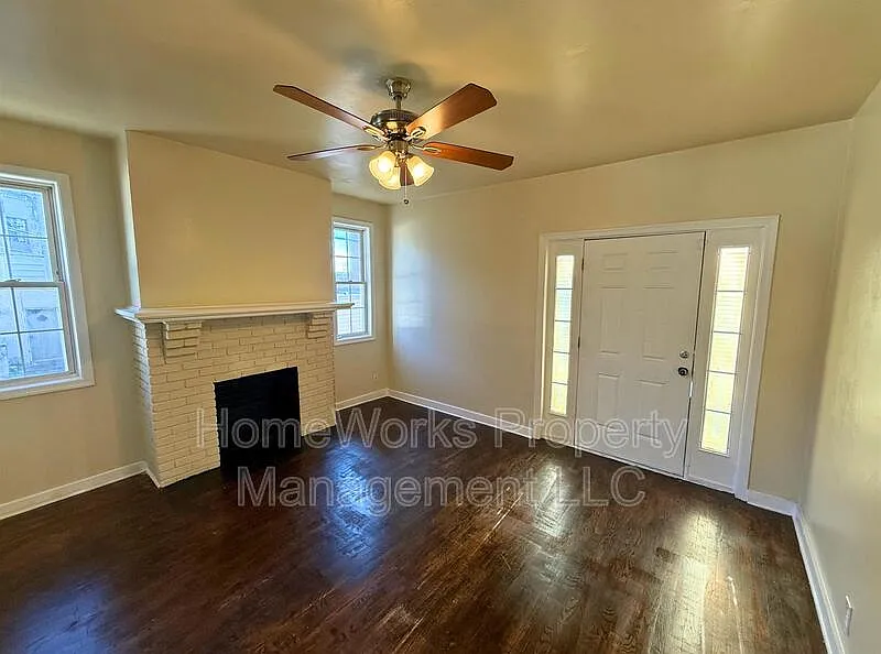3 bed, 1.0 bath, 900 sqft, $1,199 — Photo 4
