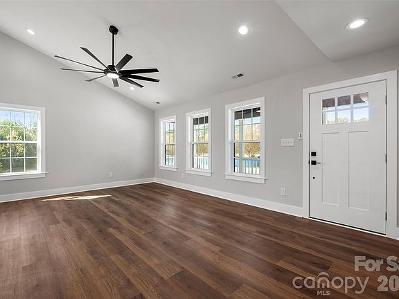 5th image of 369 Georgia St SW