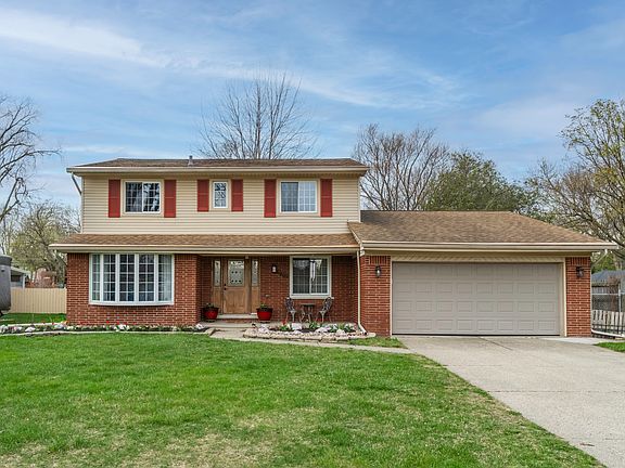 2nd image of 37515 Ladue St