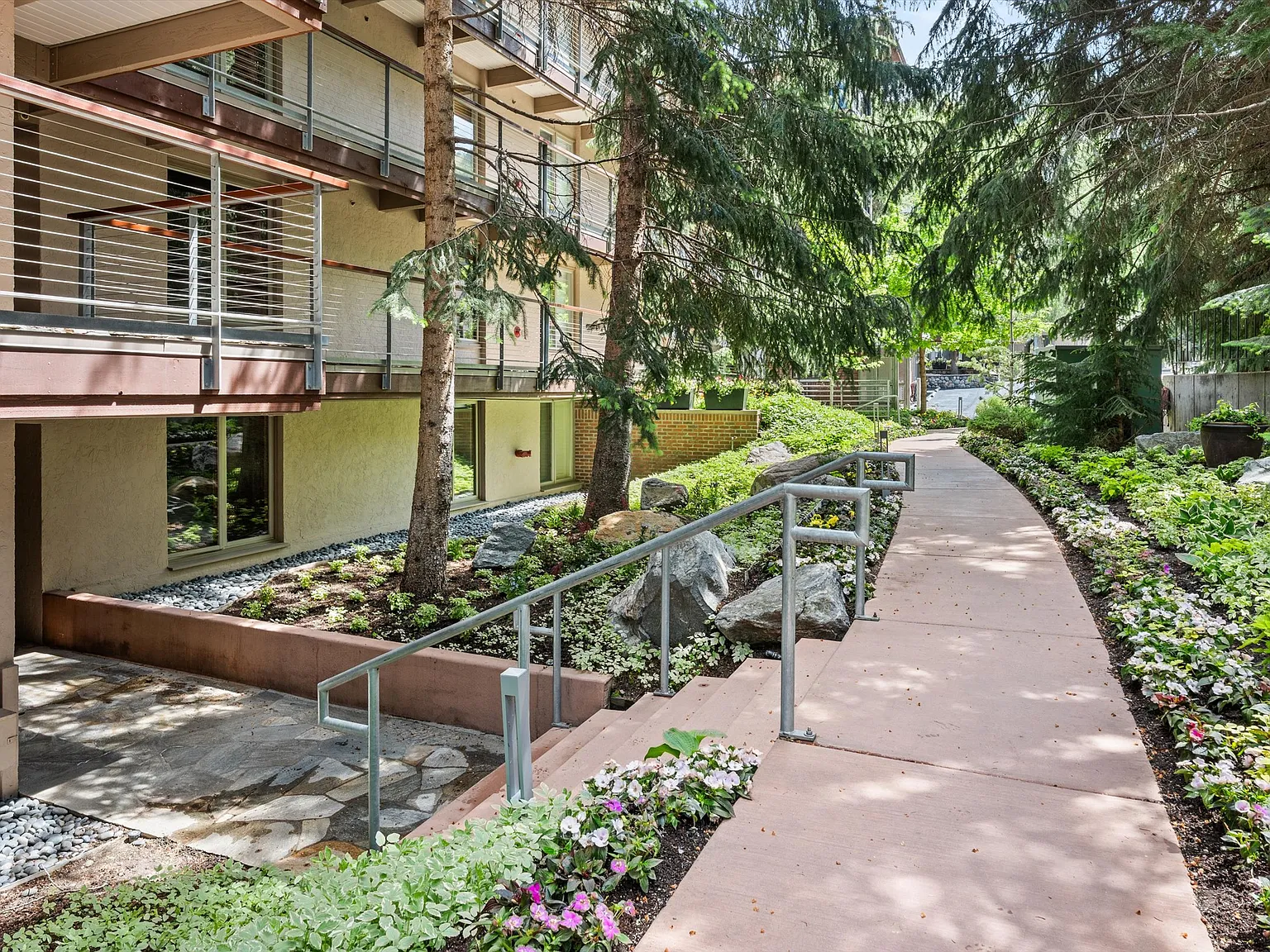2 bed, 986 sqft, $18,000 — Photo 3