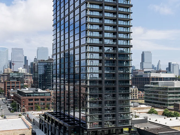 The Elizabeth Chicago — Photo 51