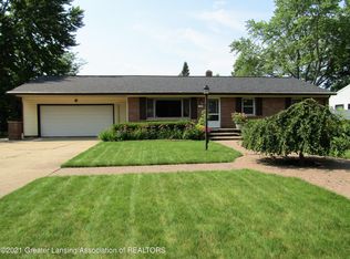 726 Quinlan Dr, Williamston, MI 48895