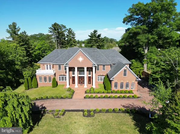 3617 Chain Bridge Rd, Fairfax, VA 22030
