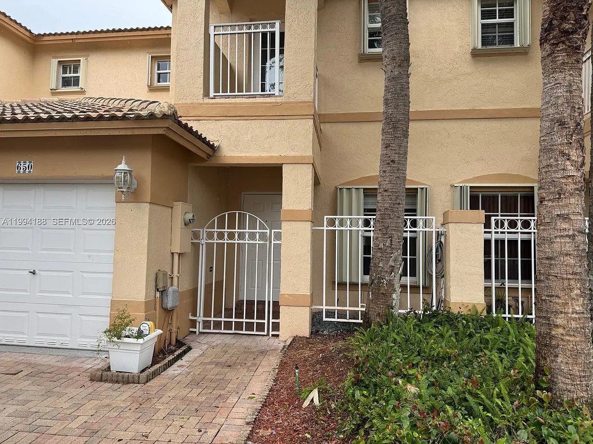 Building Photo - 650 NW 170th Ter #650