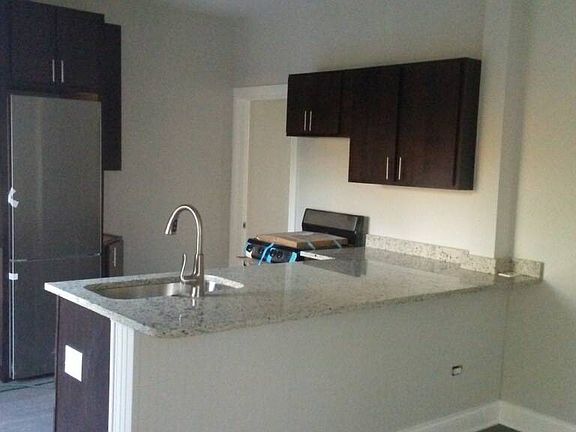 2nd image of 6914 N Wayne Ave