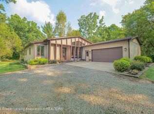 9224 Warner Rd, Haslett, MI 48840