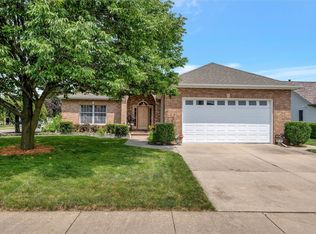 404 Briar Ln, Mattoon, IL 61938