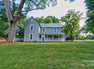 824 E Stagecoach Trl, Lawndale, NC 28090