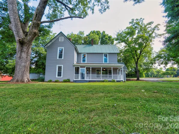 824 E Stagecoach Trl, Lawndale, NC 28090