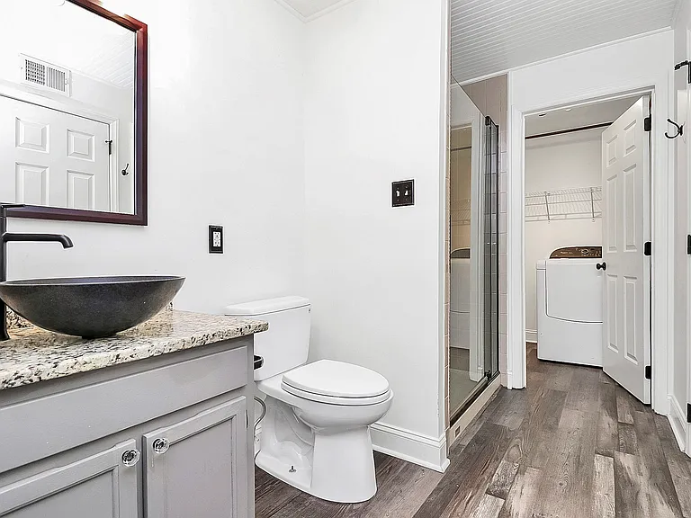 1109 E Morehead St — Photo 11