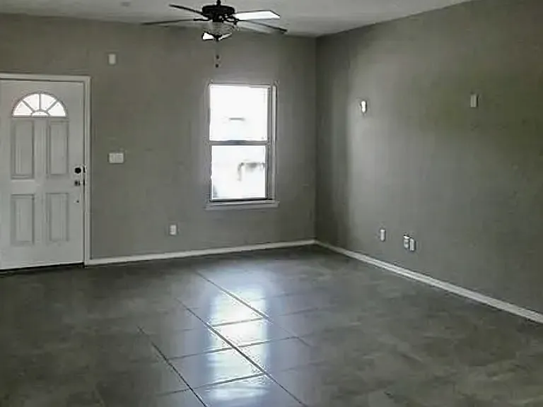 12928 Hueco Cave Dr — Photo 3
