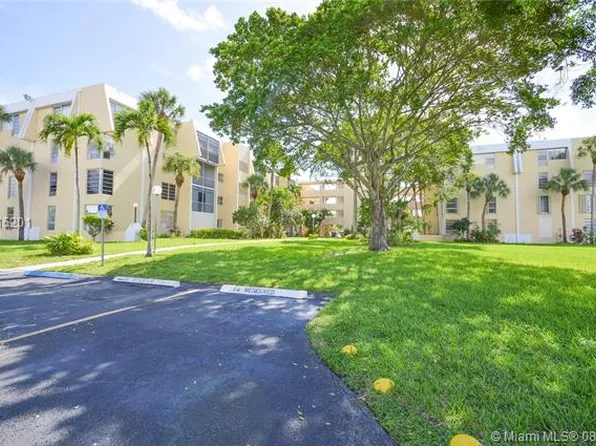 952 NE 199th St #4L, North Miami Beach, FL 33179