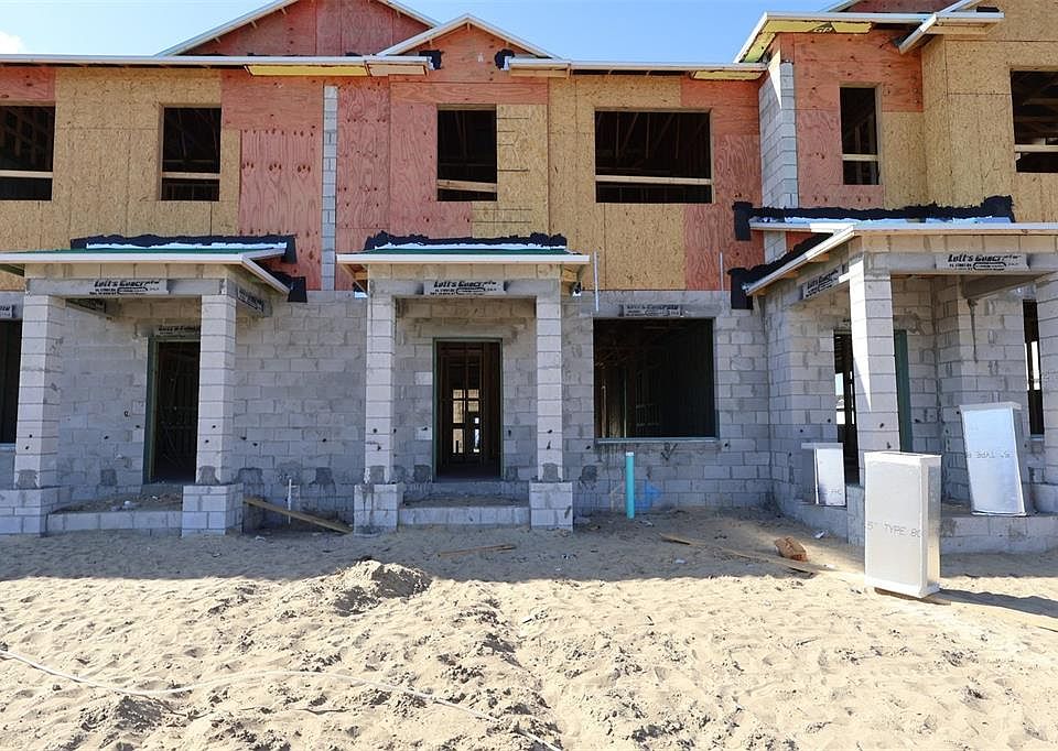 1st image of 370 Lady Palm St