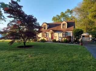 307 Surrey Ln, Hatboro, PA 19040