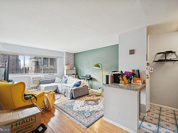 4th image of 2101 Chestnut St Unit 711