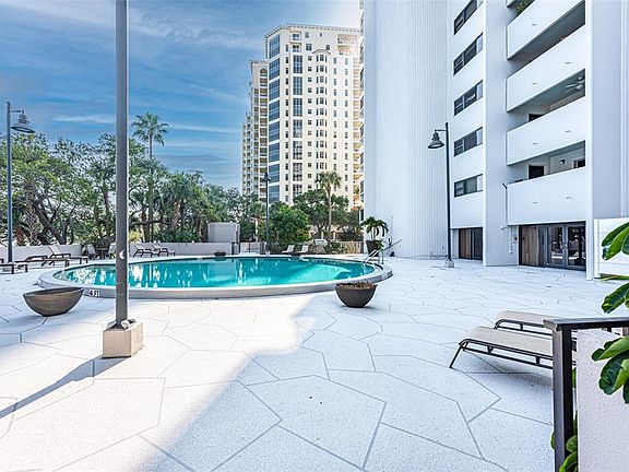 4th image of 4141 Bayshore Blvd APT 1004