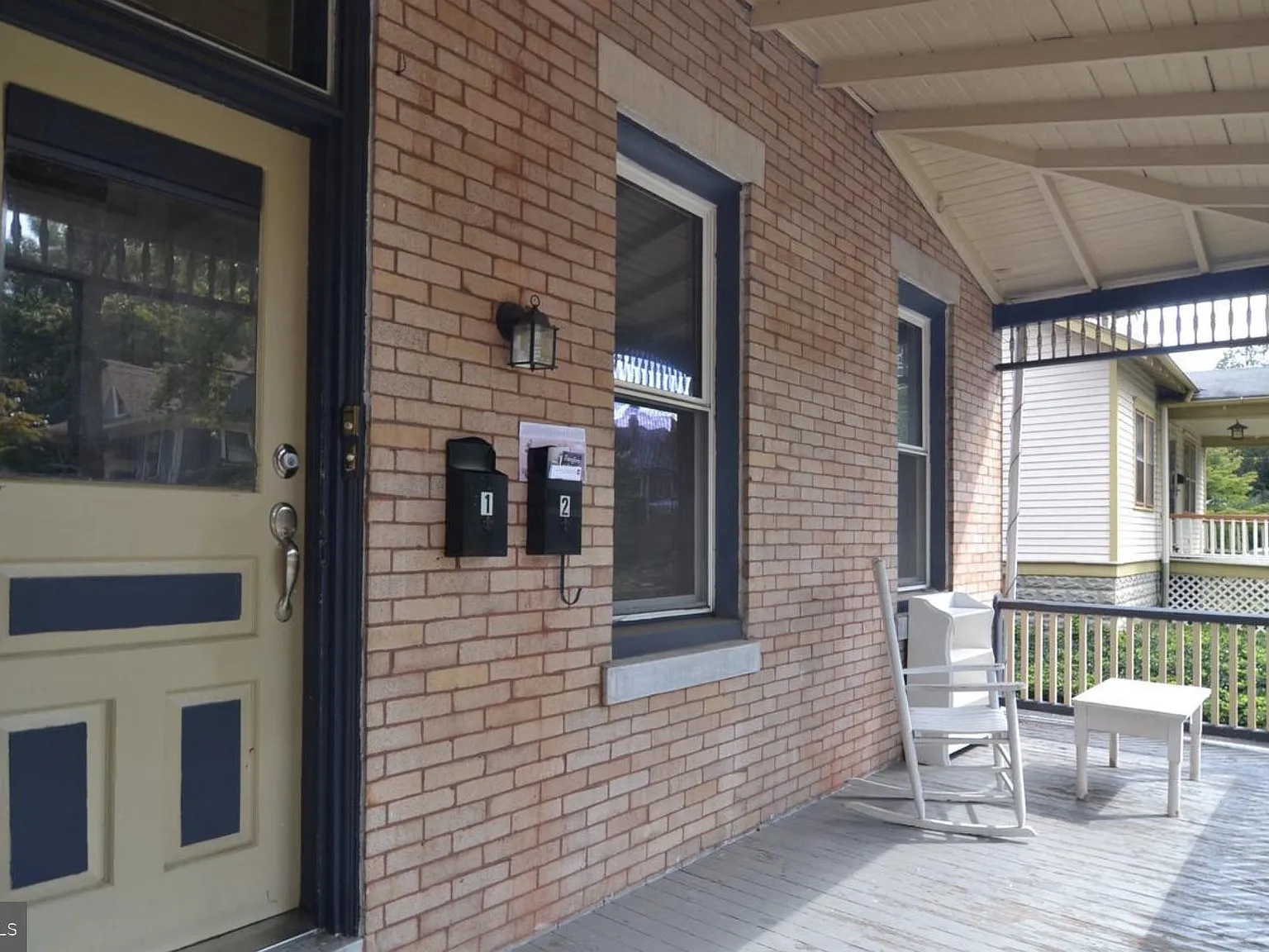 2 bed, 1.0 bath, 2120 sqft, $2,350 — Photo 2