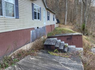 9 Mile Creek Rd, Lesage, WV 25537