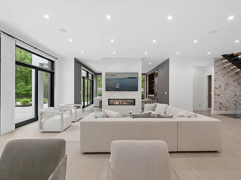 293 Old Sag Harbor Rd — Photo 20