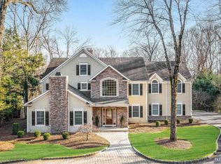 464 Hartung Dr, Wyckoff, NJ 07481