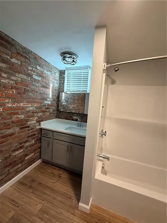 2 bed, 1.0 bath, 900 sqft, $2,100 — Photo 3