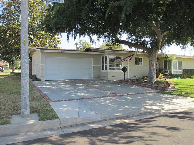 1st image of 10111 Parliament Ave