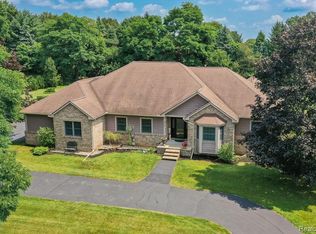 8360 Woodview Rd, Clarkston, MI 48348