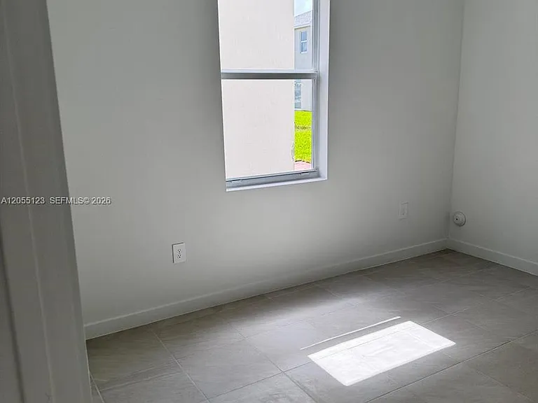 617 NE 2nd St #0 — Photo 15