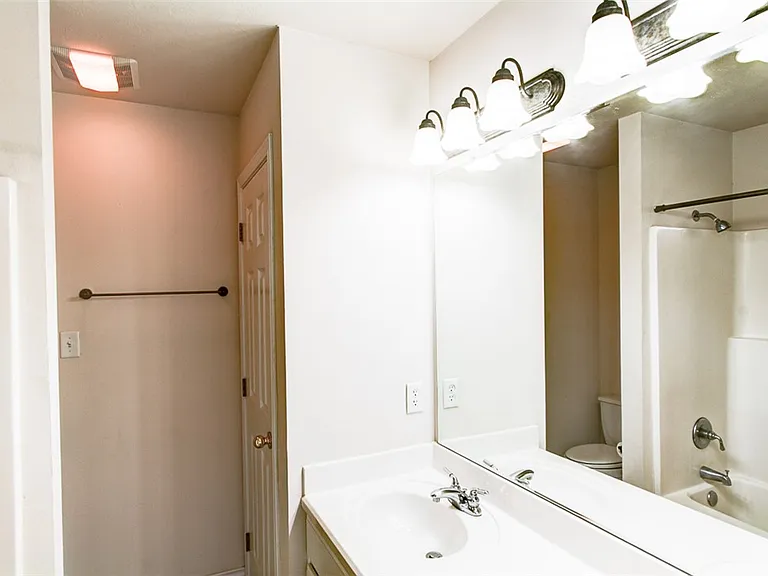113 Karten Ln — Photo 15