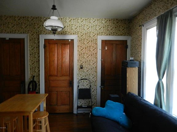 1st Floor Dining Area