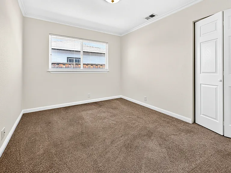 488 Jensen St — Photo 17