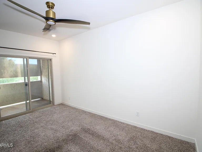 2215 W Harmont Dr — Photo 10