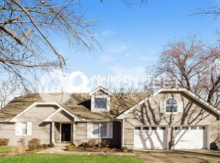 1122 E Sleepy Hollow Dr, Olathe, KS 66062