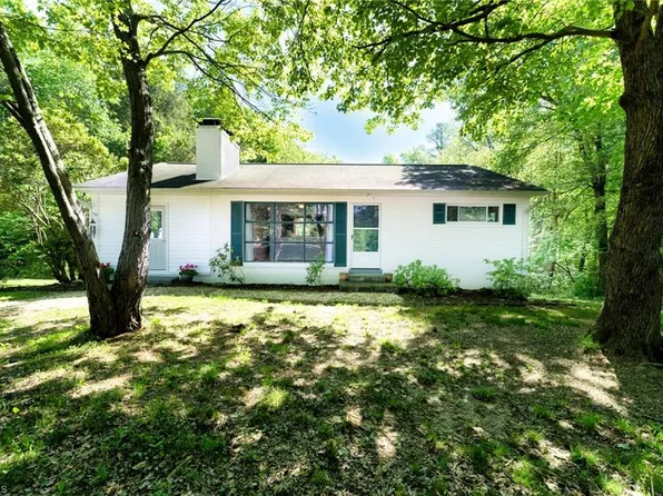 7130 Martin Lake Rd, Summerfield, NC 27358