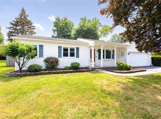 67 Woodedge Ln, Rochester, NY 14626