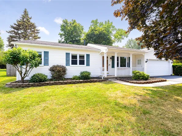67 Woodedge Ln, Rochester, NY 14626
