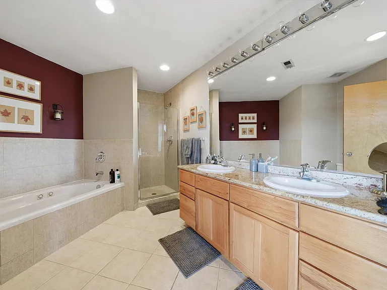 2310 S Canal St #201 — Photo 17