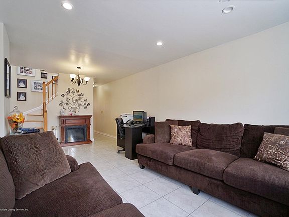 5th image of 11 Appleby Ave