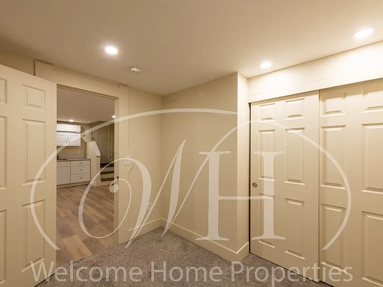 916 Penrose Ave — Photo 6