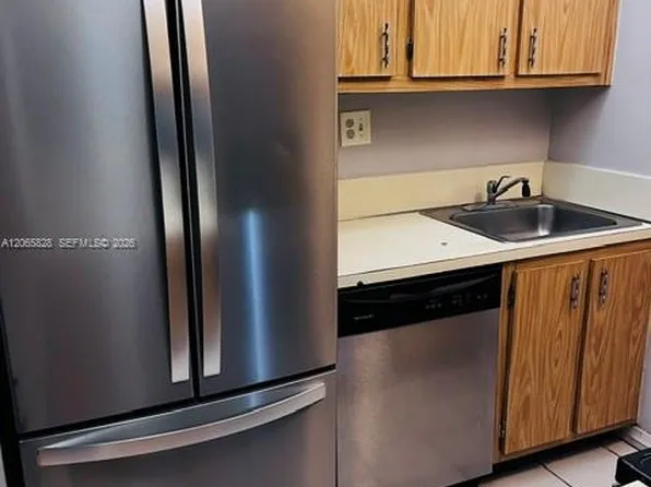 5831 Washington St APT 41, Hollywood, FL 33023